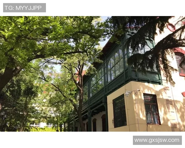 青岛足球门的传奇故事与城市文化交融的精彩瞬间